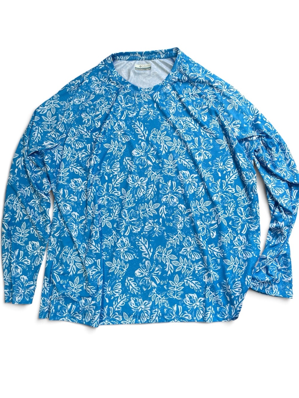 Columbia women’s size 2 XL Blue & White Floral Long-Sleeve Rash Guard